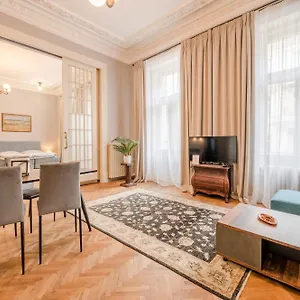 Appartement Palace Petrarca, Praag