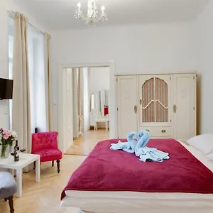 Daire Siesta, Prag
